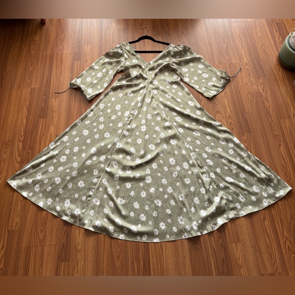 Aritizia Little Moon Dress, green and white